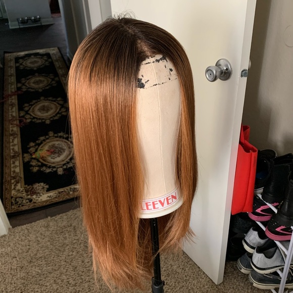Lace front wig with melted hairline - Picture 8 of 10